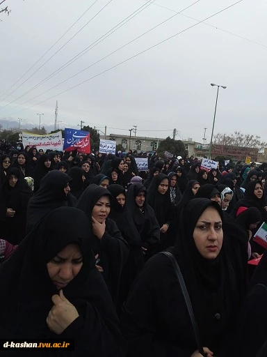 حضور مسئولین و اساتید و دانشجویان دانشکده در راهپیمائی با شکوه 22 بهمن