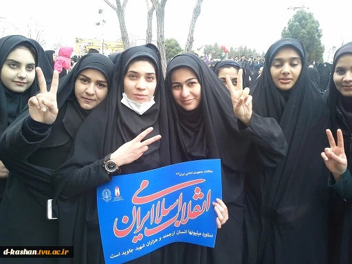 حضور مسئولین و اساتید و دانشجویان دانشکده در راهپیمائی با شکوه 22 بهمن