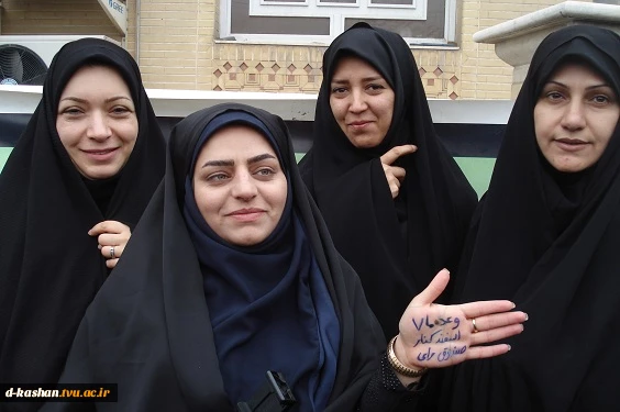 حضور مسئولین و اساتید و دانشجویان دانشکده در راهپیمائی با شکوه 22 بهمن