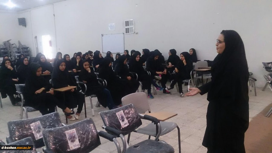 بازدید هنر جویان هنرستان های دخترانه کاشان و اران وبید گل وابوزید آباد ازمجموعه کارگاهها واتلیه ها و ازمایشگاههای دانشکده فنی دختران کاشان