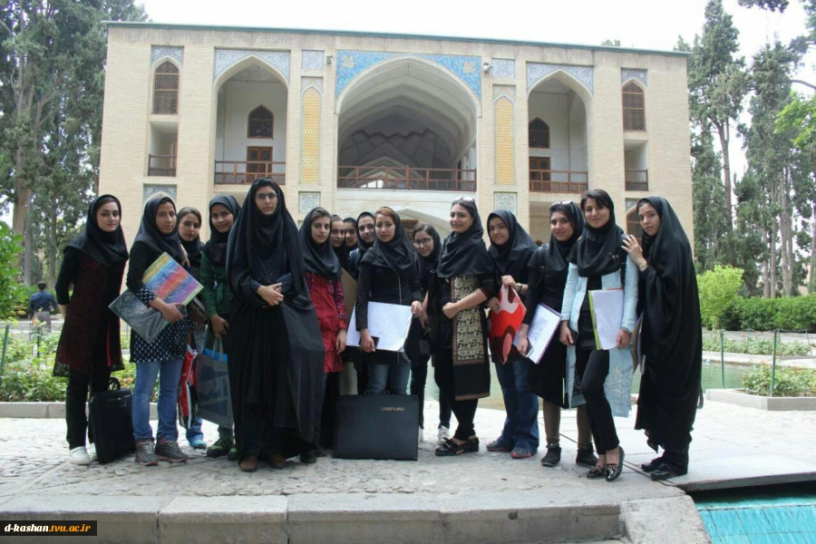 بازدید دانشجویان رشته معماری دانشکده از باغ تاریخی فین کاشان