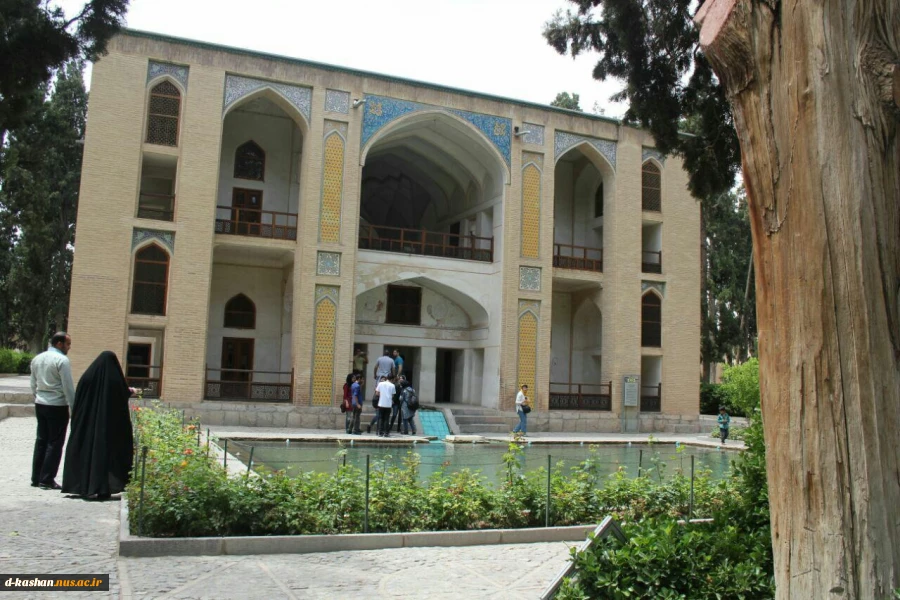 بازدید دانشجویان رشته معماری دانشکده از باغ تاریخی فین کاشان