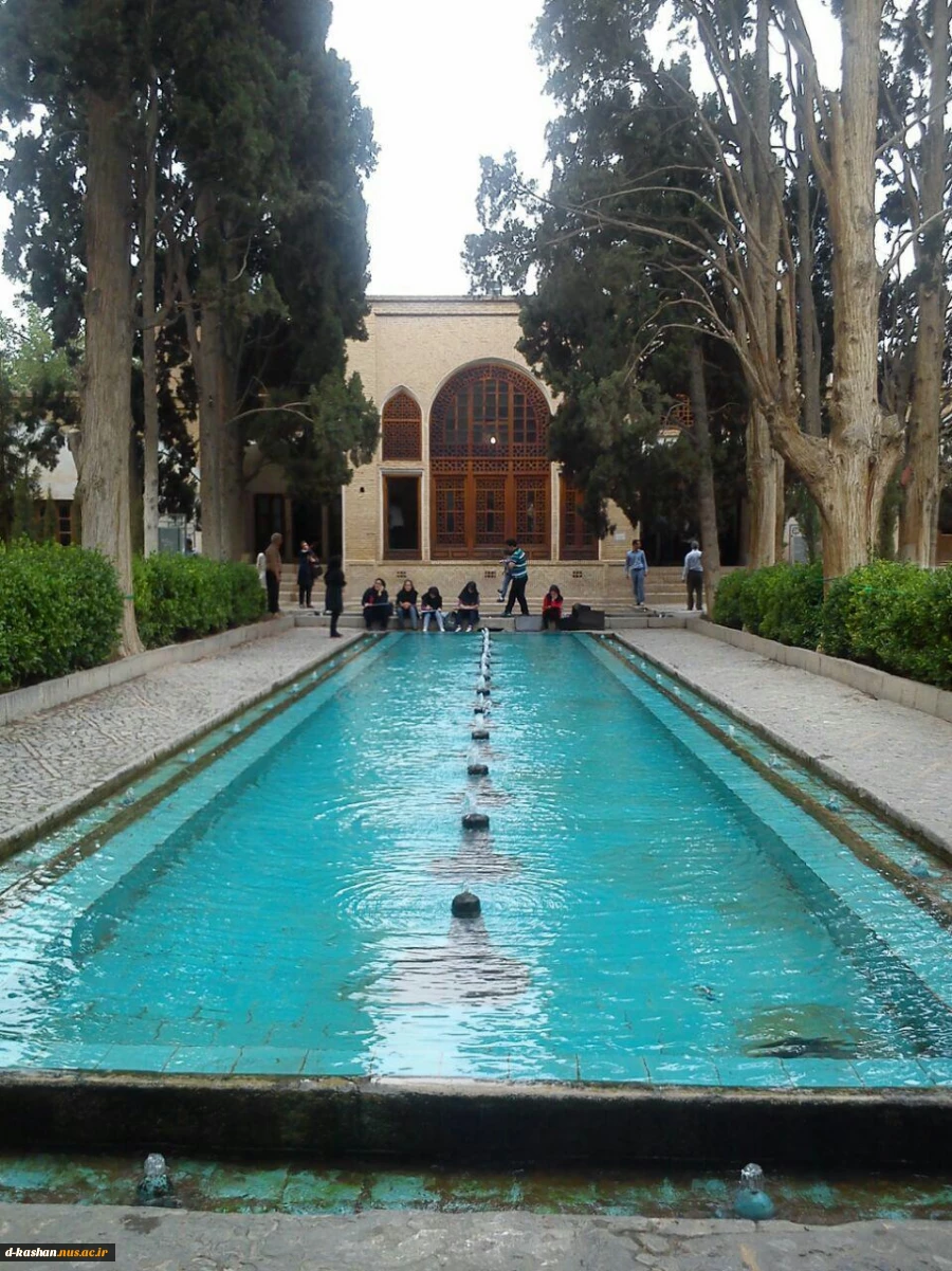 بازدید دانشجویان رشته معماری دانشکده از باغ تاریخی فین کاشان