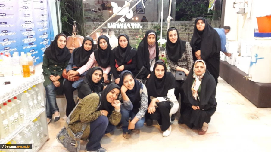بازدید دانشجویان از مراسم گلابگبری