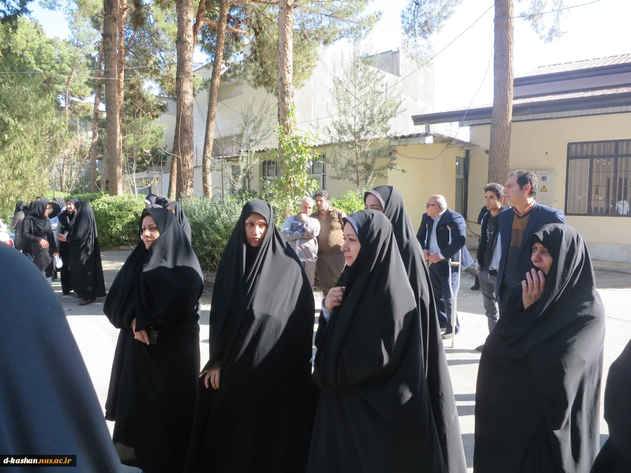 اجرای تئاتر خیابانی با عنوان دفاع مقدس در هفته پژوهش و هفته وحدت در دانشکده