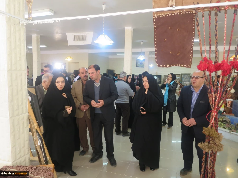 برگزاری نمایشگاه دستاوردهای دانشجویان به همراه بازارچه کارافرینی در دانشکده