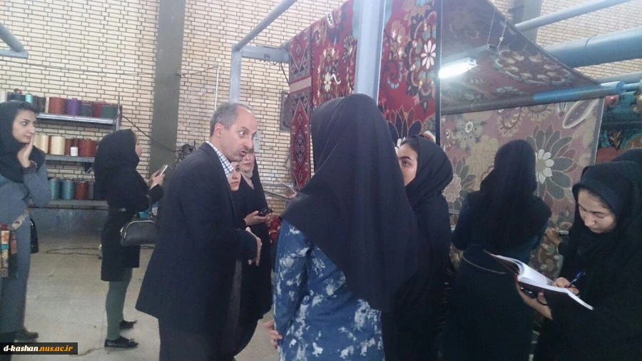 بازدید دانشجویان رشته فرش از کارخانه فرش ماشینی آسمان کاشان