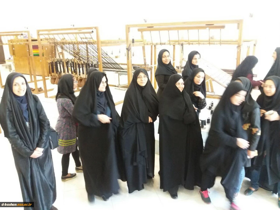 بازدید دانشجویان کارشناسی طراحی و دوخت از کارگاه ابریشم بافی