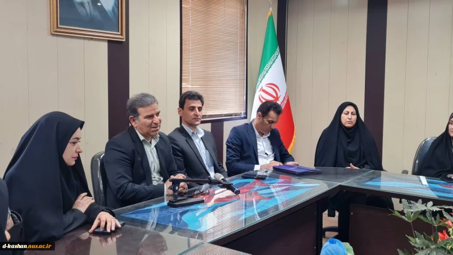 مراسم تکریم سرکار خانم دکتر معزی رئیس سابق آموزشکده ملی مهارت دختران کاشان و معارفه جناب آقای دکتر یاسمیان 3