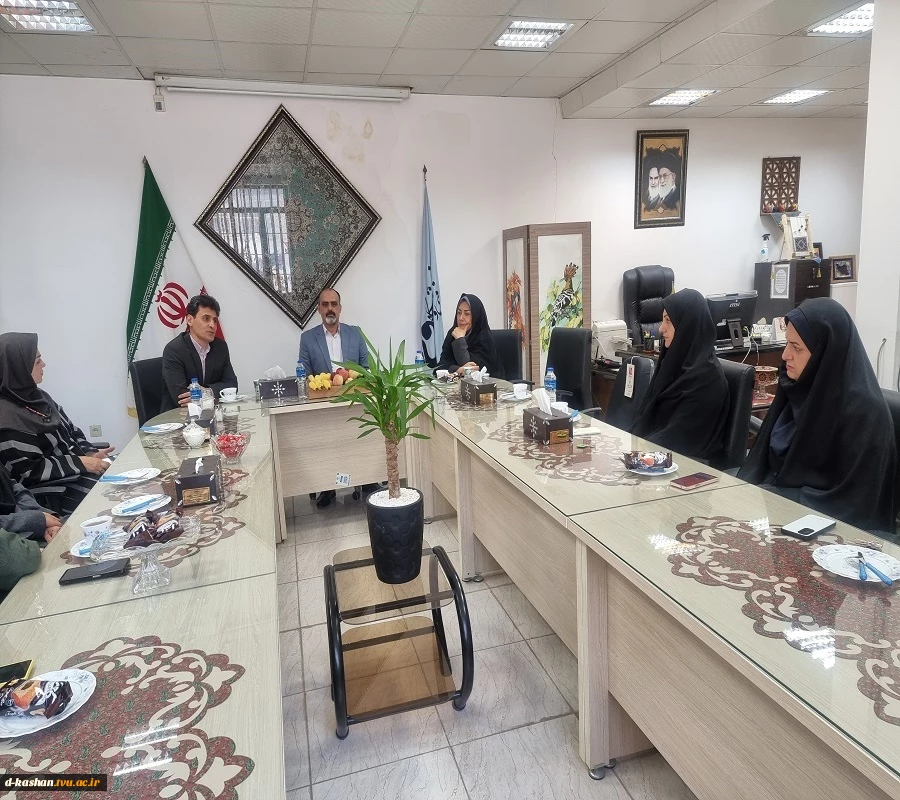 حضور جناب آقای دکتر قادری معاون محترم اداری مالی و مدیریت منابع دانشگاه ملی مهارت در دانشکده ملی مهارت دختران کاشان 3